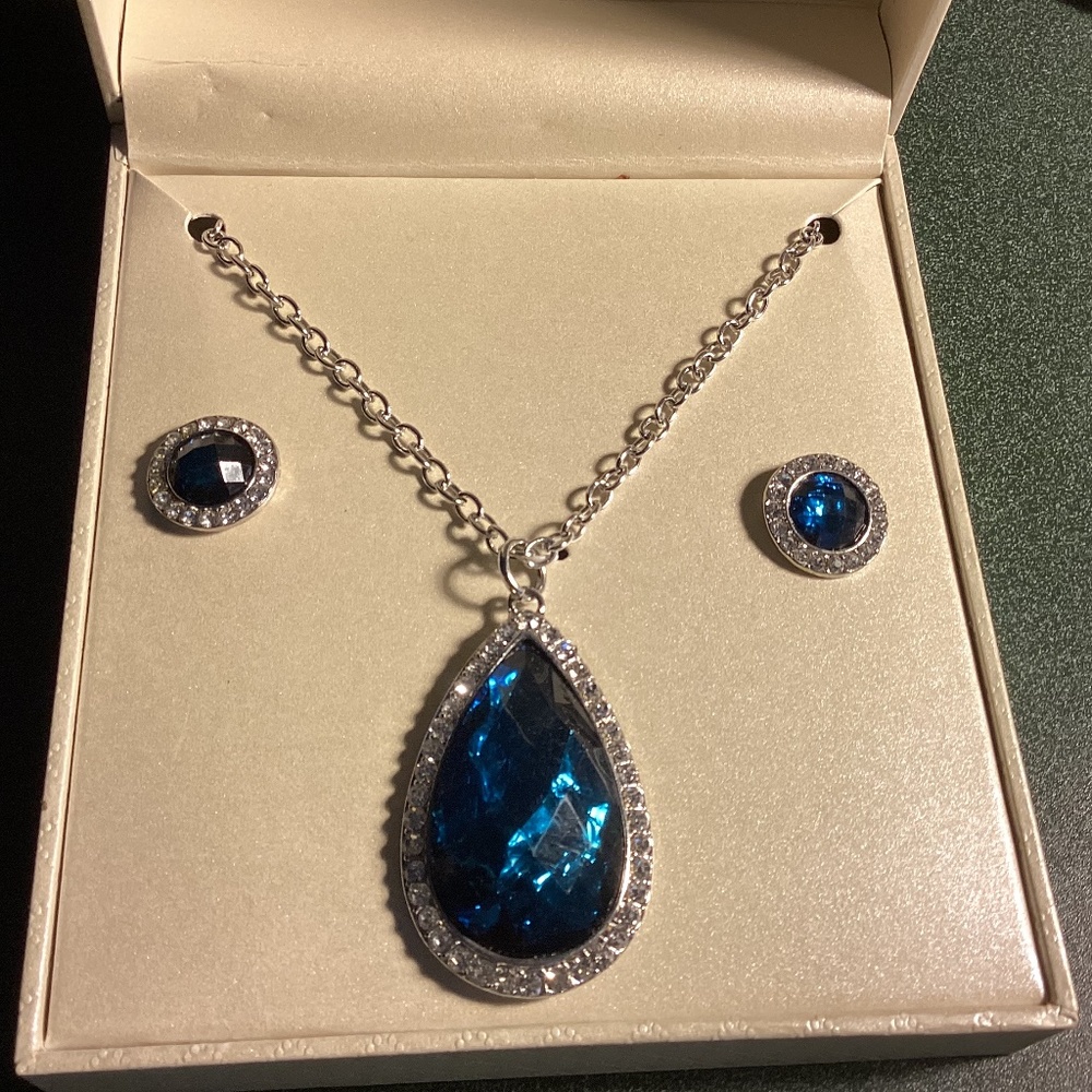 Kim Rogers Necklace and Earrings Set New in Box